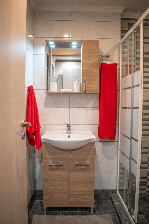 John'S Apartment'S Near Athens Airport!! Spáta Екстериор снимка